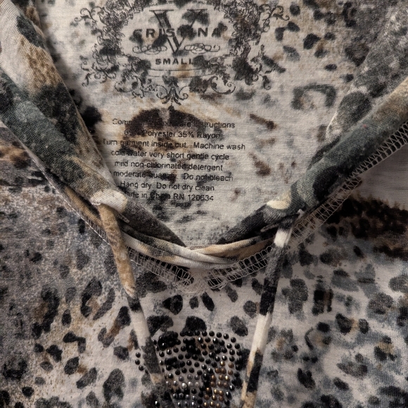 V Cristina Animal Print Hoodie with Heart Design - Picture 5 of 7